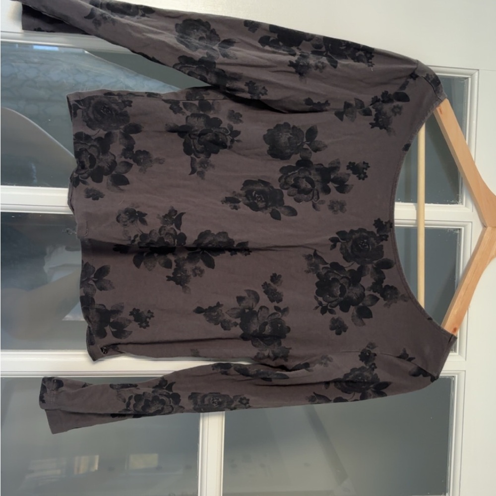 American Eagle Outfitters Charcoal Floral Crop Top